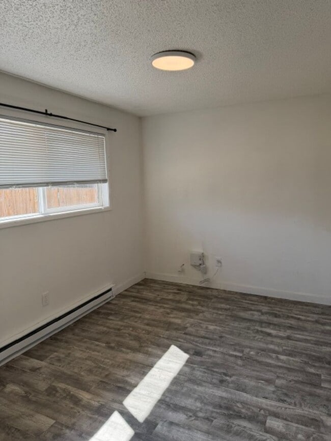 Building Photo - 707 N Holly Dr