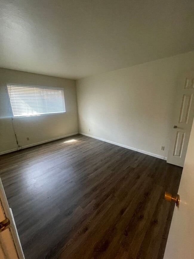Building Photo - Updated 4bed/2 bath home in South Sac