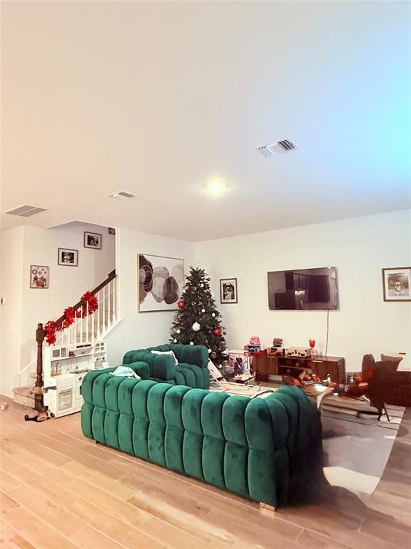 Building Photo - 513 Senca Pk