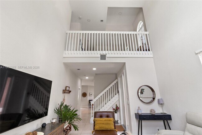 Building Photo - 5343 SW 40th Ave