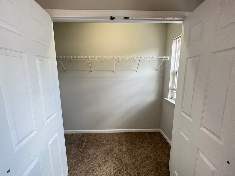 Building Photo - Room in Townhome on Dove Cottage Ln