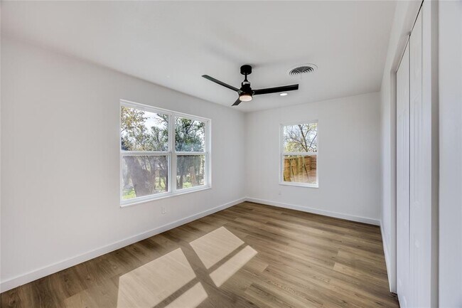 Building Photo - 11704 Indianhead Dr