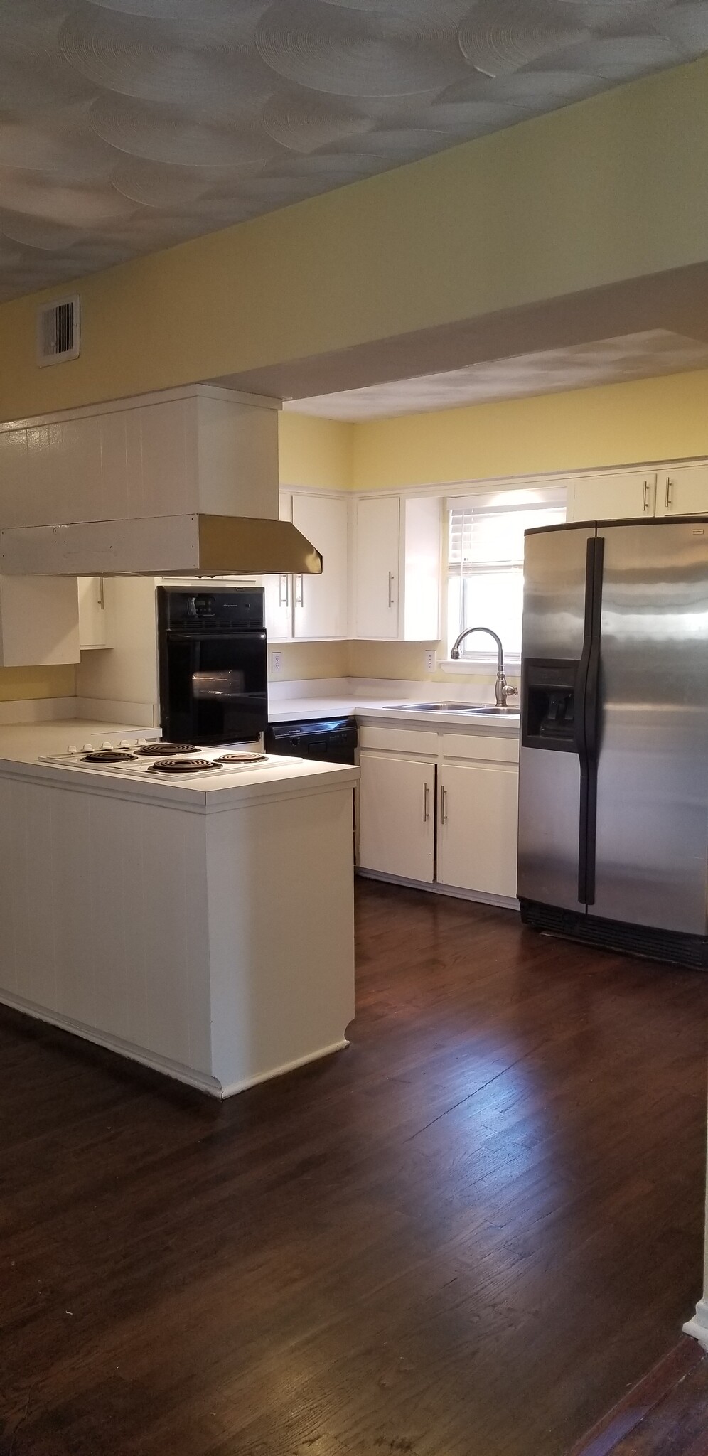 Kitchen - 10833 Marchant Cir