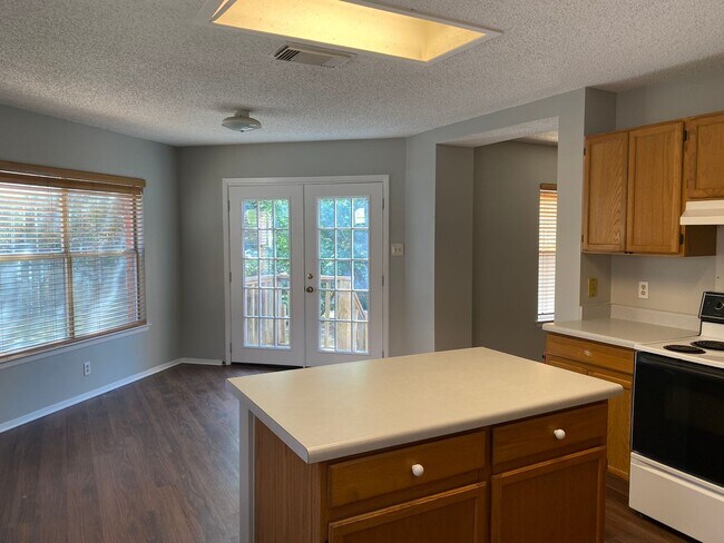 Building Photo - 10811 Redbush Park
