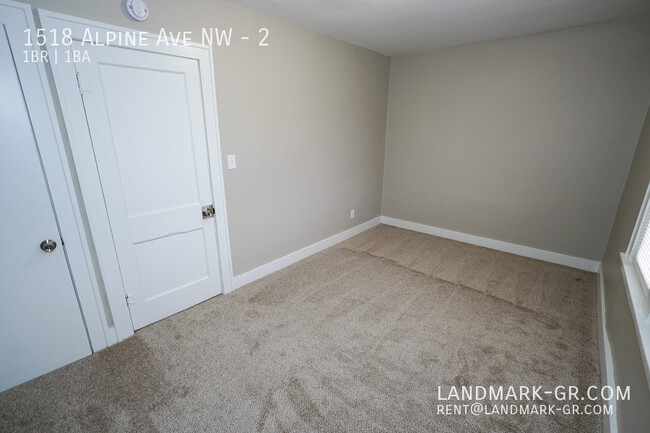 Building Photo - Updated 1 Bed/1Bath – First Month Only $575!