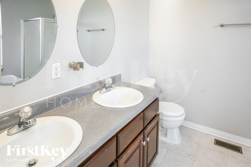 Building Photo - 8085 Lawrence Woods Blvd