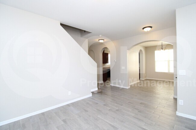 Building Photo - 947 S Utilis Dr