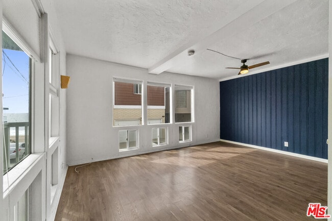 Building Photo - 115 44th St