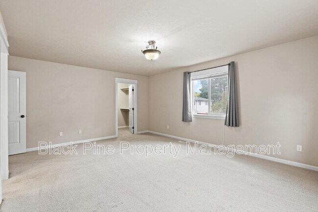 Building Photo - 1729 S Eagleson Rd