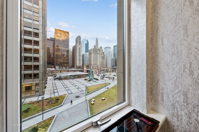 Building Photo - 435 N Michigan Ave