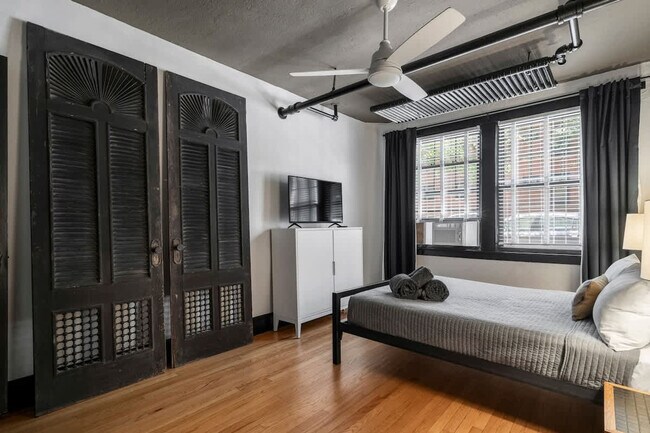 Building Photo - 1423 W Addison St