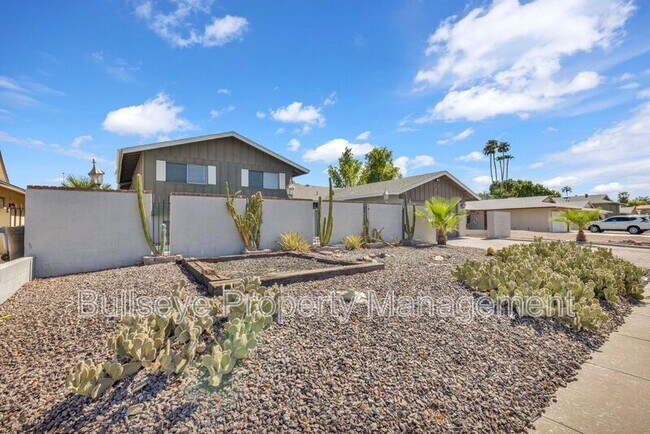 Building Photo - 1333 E Donner Dr