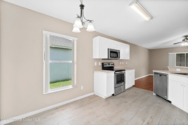 Building Photo - 2467 Deercroft Dr