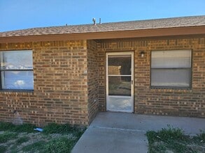 Building Photo - 917 W 15th Ln