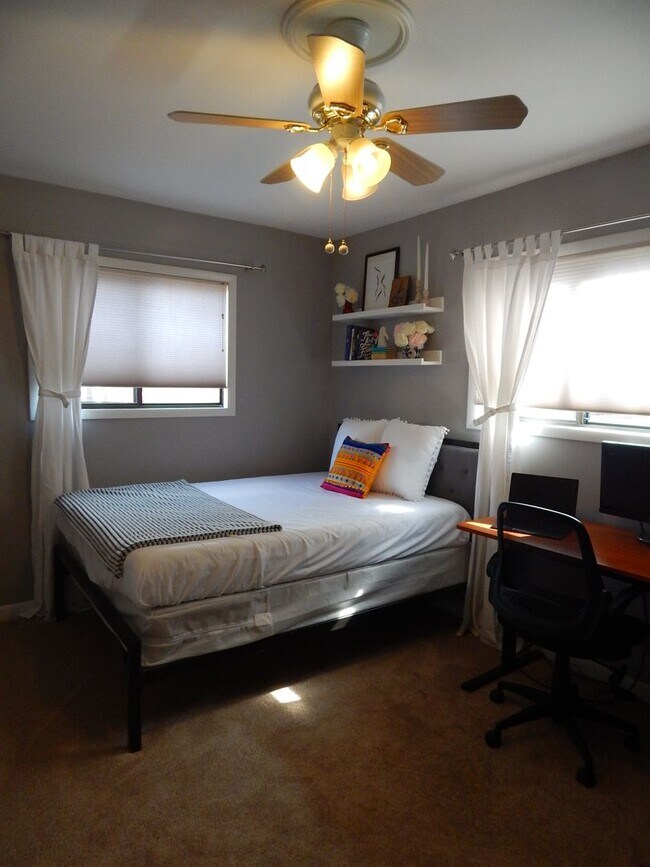 Building Photo - Great Location 1.5 miles from King St Metro