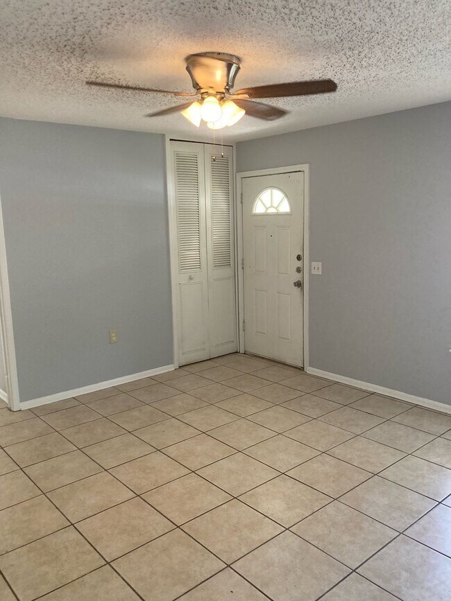 Building Photo - ZERO APPLICATION FEE FOR THIS 4BR/2BA NORTHEAST HOME