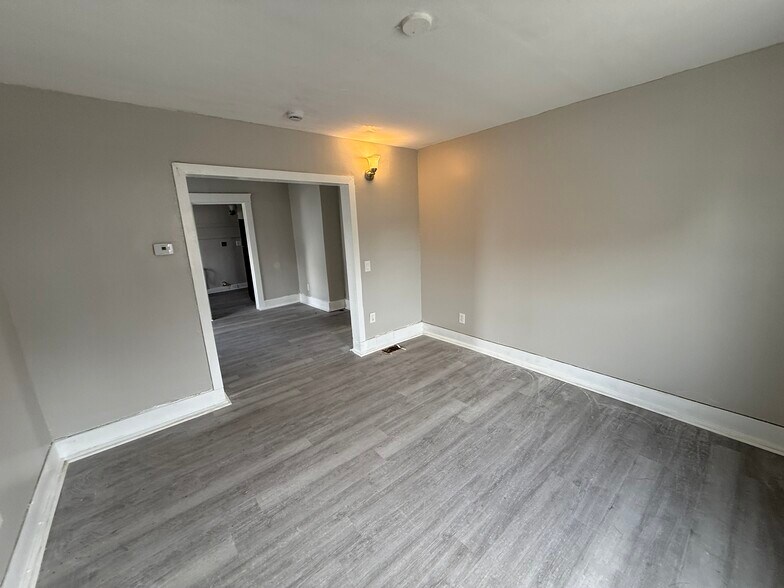 Building Photo - 1421 Long Ave