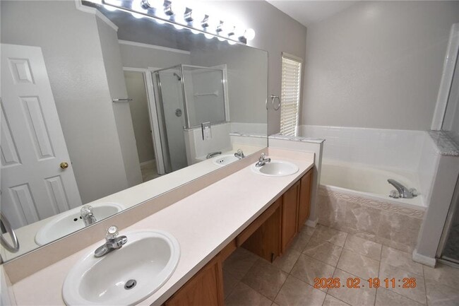 Building Photo - 2521 Clareside Dr