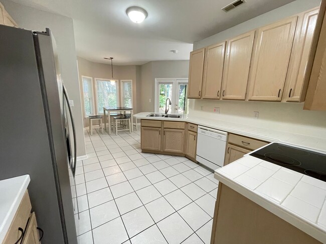 Building Photo - Charming, updated 3br house w/ separate ga...