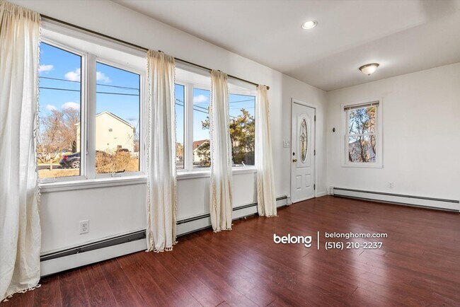 Building Photo - 2 Pirates Cove