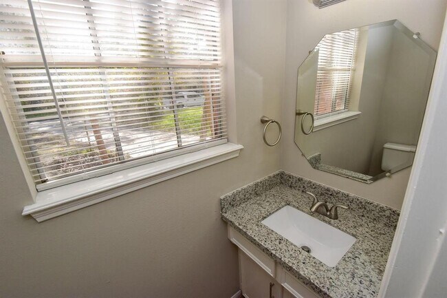 Building Photo - 1831 Willow Point Dr