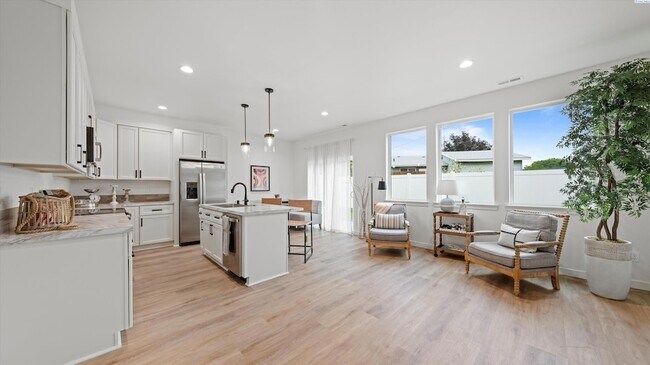 Building Photo - 3555 W 6th Pl