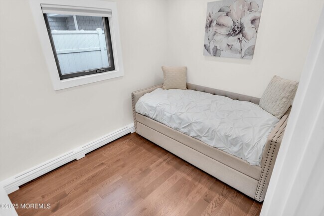 Building Photo - 320 Silver Lagoon Dr