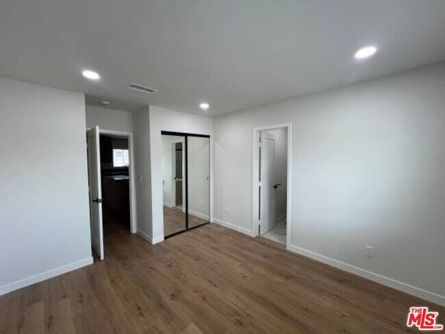 Building Photo - 4852 Topanga Canyon Blvd