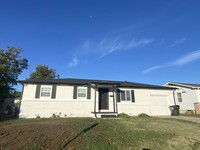 Building Photo - 804 N Cedar St