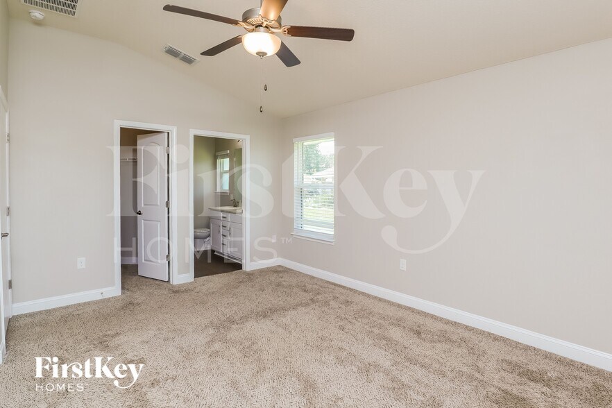 Building Photo - 78109 Saddle Rock Rd