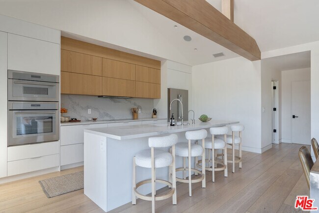Building Photo - 5265 Dahlia Dr