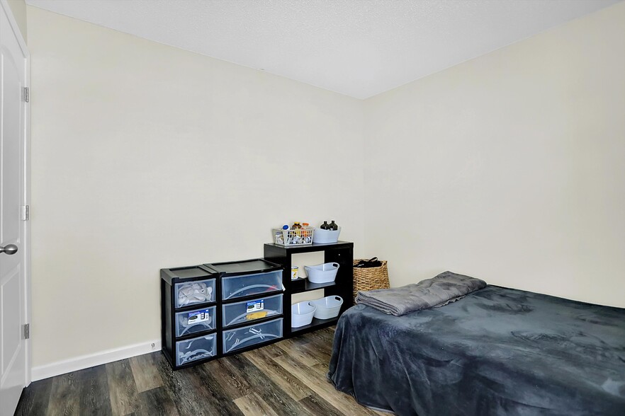 Building Photo - 5549 Wild Horse Dr