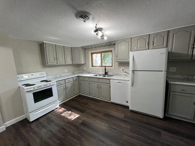 Primary Photo - Completely remodeled 3 Bedroom home in Irma!