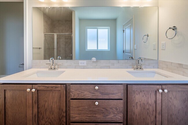 Building Photo - 761 Spyglass