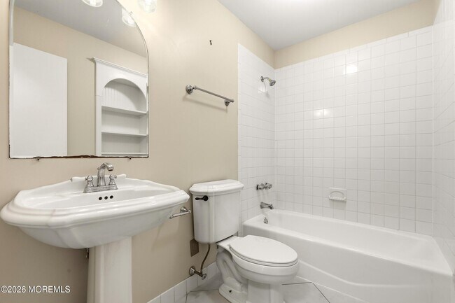 Building Photo - 2349 Holly Hill Rd