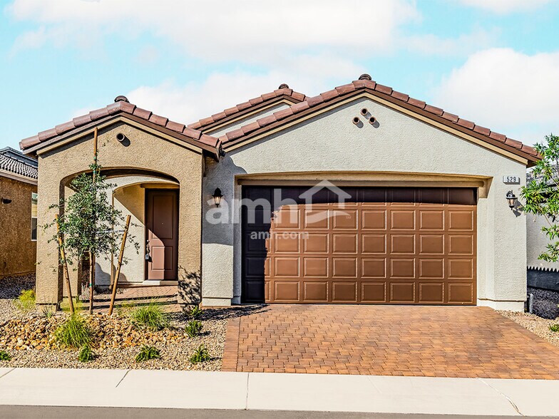 Primary Photo - 889 English Primrose St