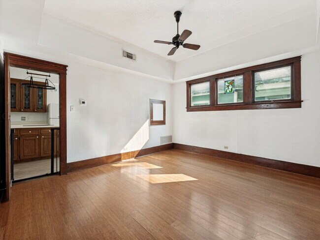 Building Photo - "Charming 4-Bedroom Home with 2 Full Baths in Vibrant Dallas Neighborhood!"