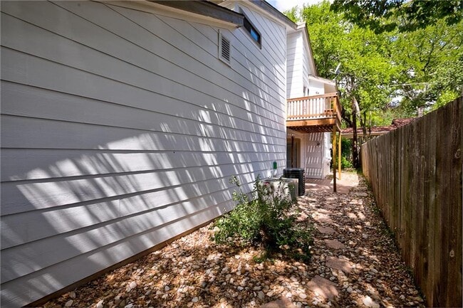 Building Photo - 8402 Tallwood Dr