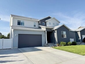 Building Photo - 841 Wynwood Park Dr
