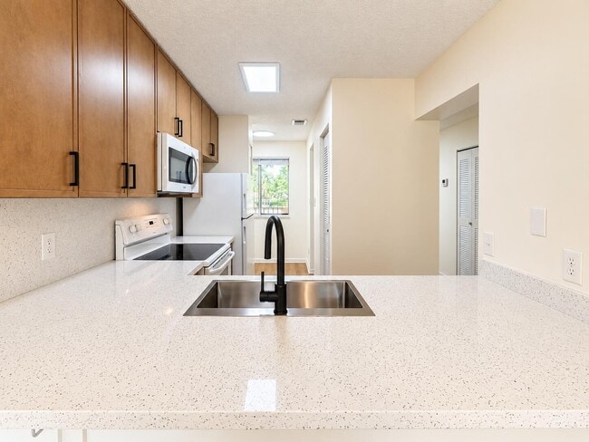 Building Photo - 1172 Coral Club Dr