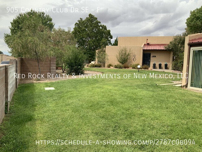 Building Photo - 905 Country Club Dr SE