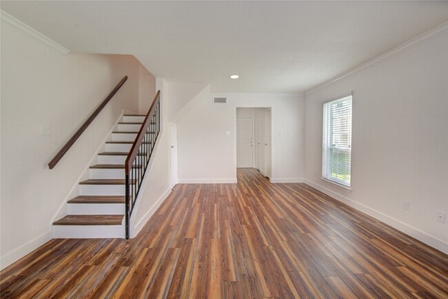 Building Photo - 2002 Gentryside Dr