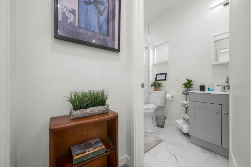 Building Photo - 1535 S Ogden Dr