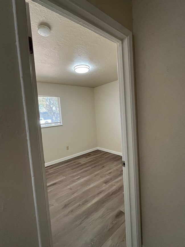 Building Photo - 304 Tennyson Dr
