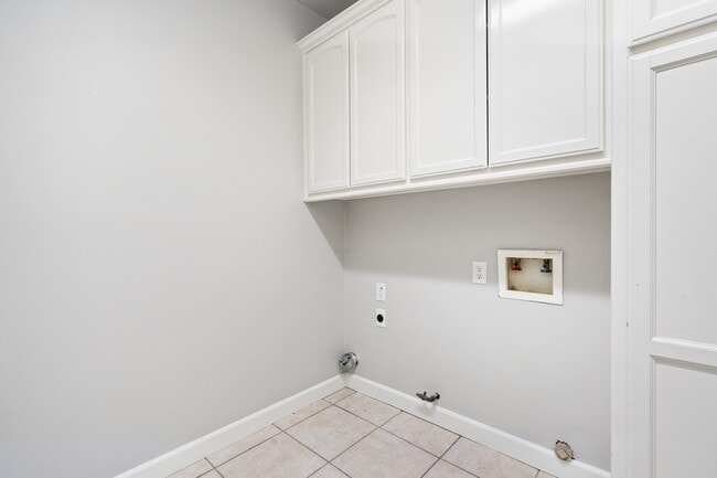 Building Photo - 687 Glenn View Ct