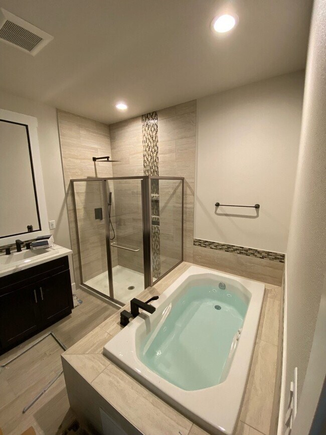 Building Photo - 22320 SE 43rd Pl