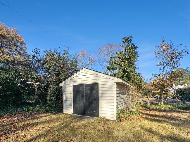 Building Photo - Charming 3-Bedroom Home with Modern Comfor...