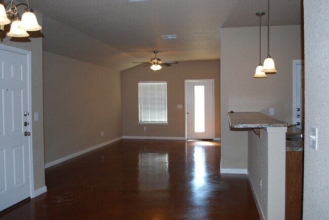 Building Photo - 1421Hopi
