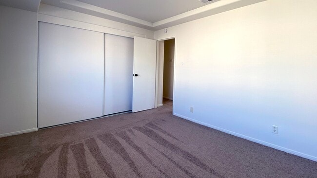 Building Photo - Great 3 bedroom and 1.5 bath townhouse with a small yard and 2 car garage.