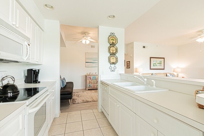 Building Photo - Seasonal Condo Rental At Golf & Country Club